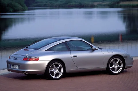 Porsche 911 Carrera Targa 2001 view 4