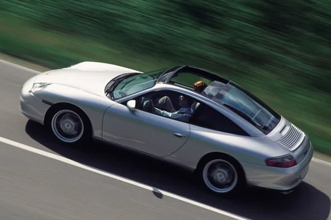 Porsche 911 Carrera Targa 2001 view 7
