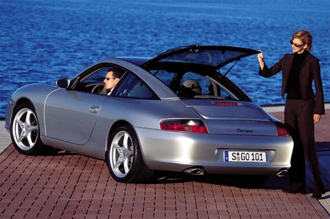 Porsche 911 Carrera Targa 2001 view 8