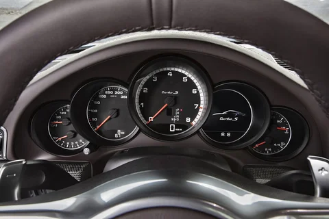 Porsche 911 Turbo S 2013 view 11