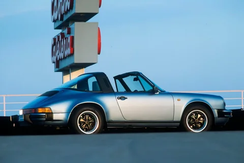 Porsche 911 Turbo Targa 1987 view 3