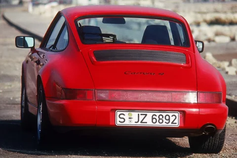 Porsche 911 Carrera 2 Coupé 1989 view 5