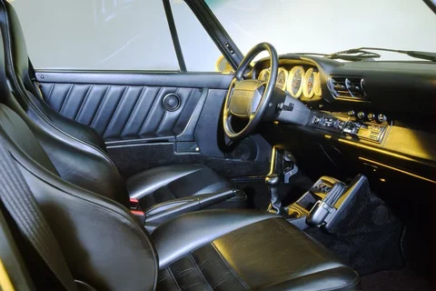 Porsche 911 Carrera 2 Coupé 1989 view 8