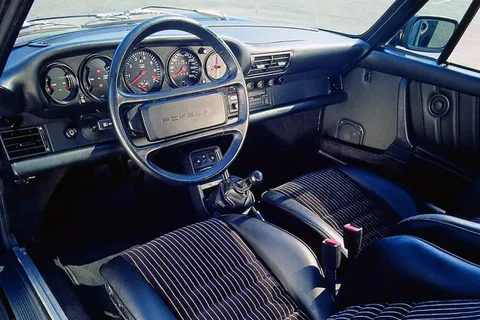Porsche 911 Carrera 2 Coupé 1989 view 9
