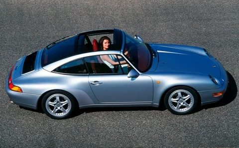 Porsche 911 Carrera Targa 1995 view 5