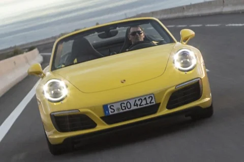 Porsche 911 Carrera Cabriolet 2015 view 4