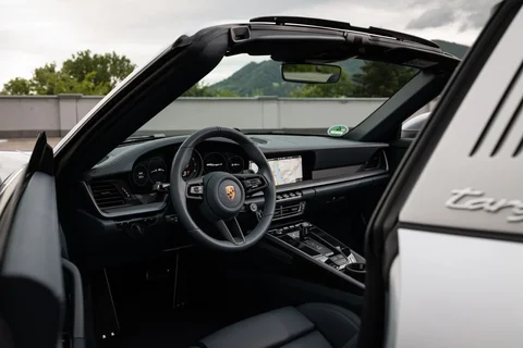 Porsche 911 Targa 4S 2020 view 7