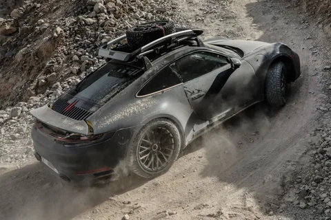 Porsche 911 Dakar 2023 view 3