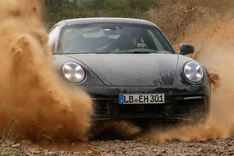 Porsche 911 Dakar 2023 view 4