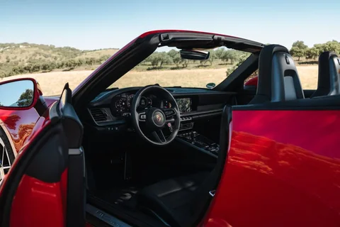 Porsche 911 Carrera Cabriolet 2024 view 5