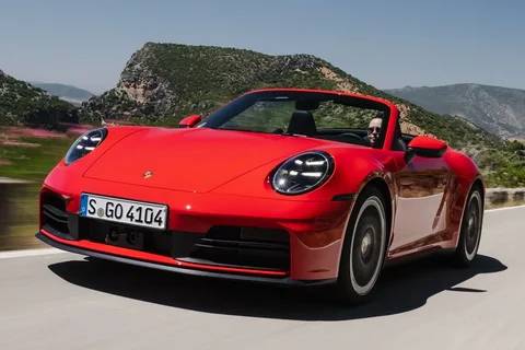 Porsche 911 Carrera Cabriolet 2024 view 6
