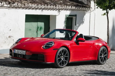 Porsche 911 Carrera Cabriolet 2024 view 7