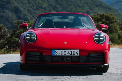 Porsche 911 Carrera Cabriolet 2024 view 9