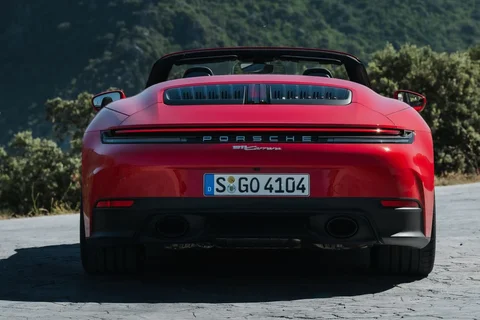 Porsche 911 Carrera Cabriolet 2024 view 10