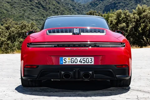Porsche 911 Targa 4 S 2025 view 2