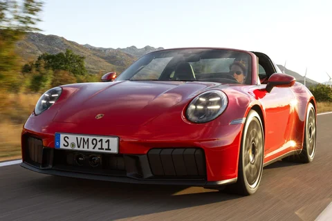 Porsche 911 Targa 4 S 2025 view 3