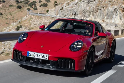 Porsche 911 Targa 4 S 2025 view 7