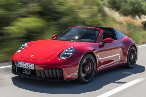 Porsche 911 Targa 4 S 2025 view 10
