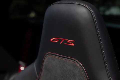 Porsche 911 Targa 4 S 2025 view 12