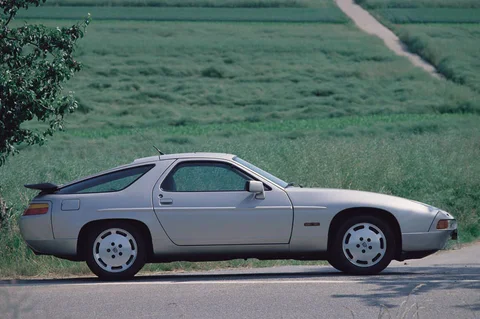 Porsche 928 S4 1986 view 4