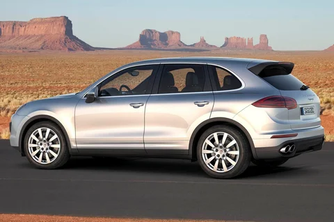 Porsche Cayenne Turbo S 2015 view 2