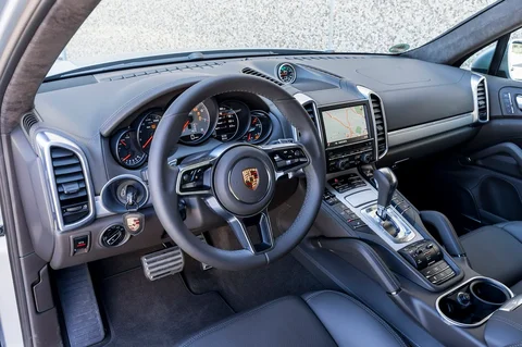 Porsche Cayenne Turbo S 2015 view 12