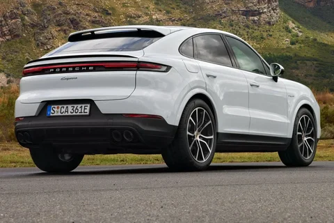 Porsche Cayenne Coupé 2023 view 3