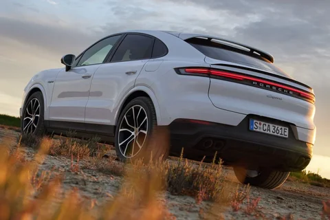 Porsche Cayenne Coupé 2023 view 4