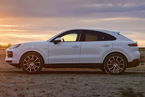 Porsche Cayenne Coupé 2023 view 5