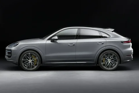 Porsche Cayenne Coupé 2023 view 8