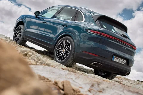 Porsche Cayenne GTS 2024 view 10