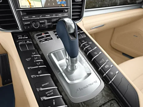Porsche Panamera Panamera 2011 view 11
