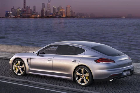 Porsche Panamera Diesel 2013 view 2
