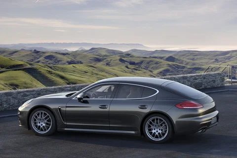 Porsche Panamera Diesel 2013 view 4