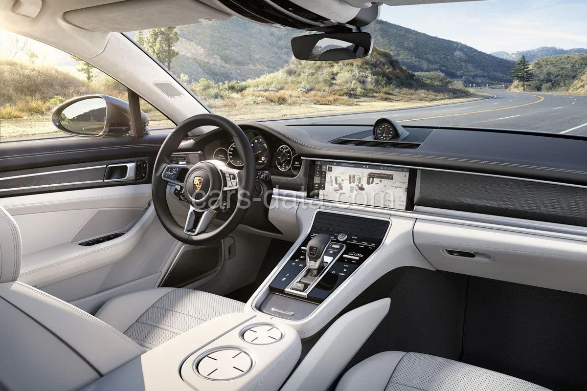Porsche Panamera Turbo 2016 front view