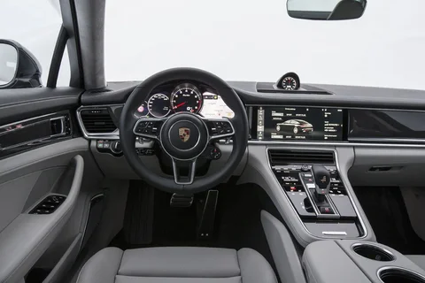 Porsche Panamera Turbo 2016 view 3