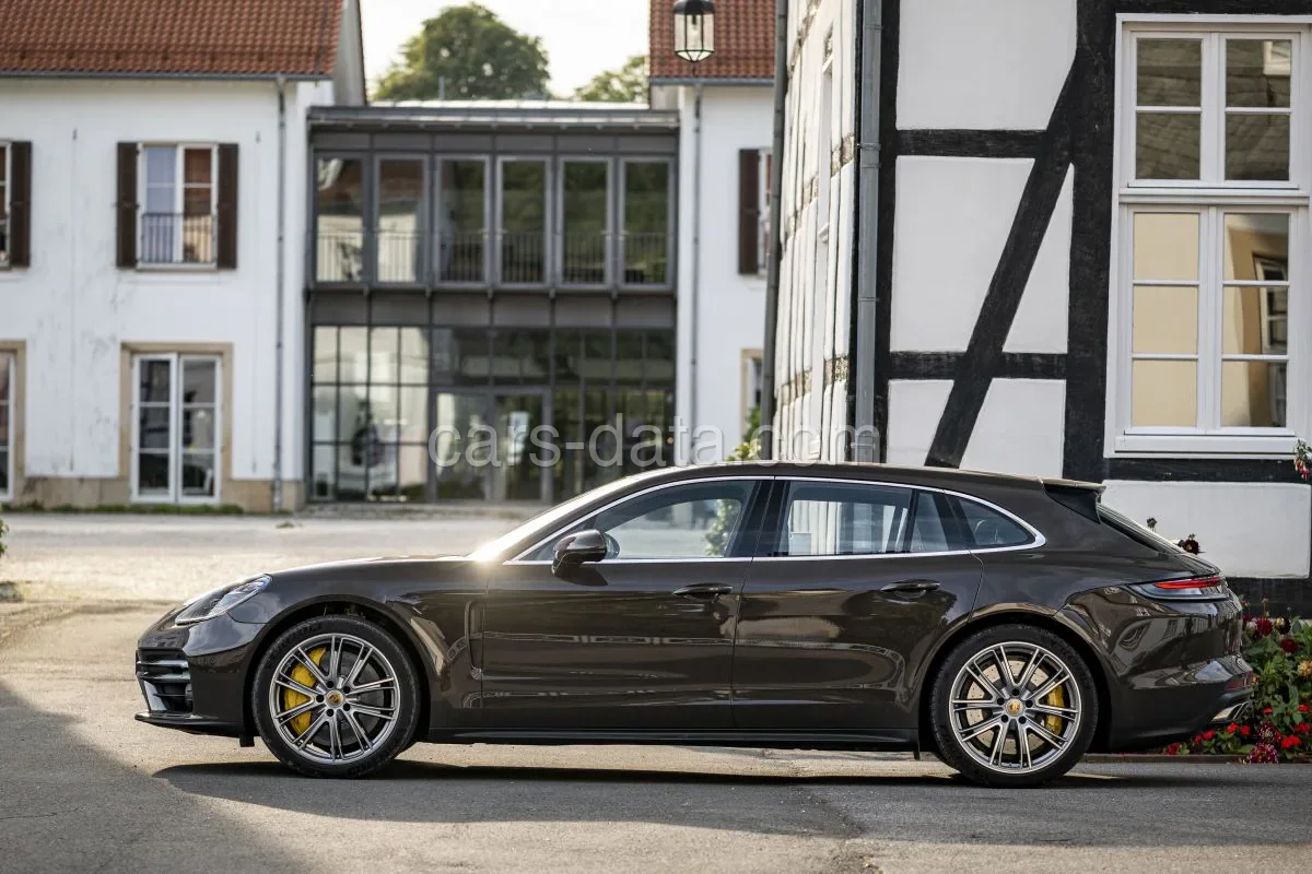 Porsche Panamera 4S Sport Turismo 2021 front view