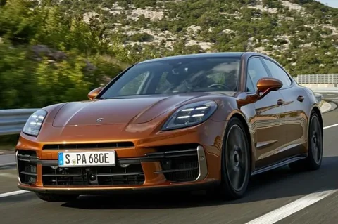 Porsche Panamera Panamera 2023 view 5