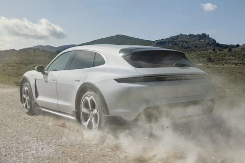 Porsche Taycan 4 Cross Turismo 2021 view 2