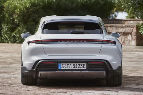 Porsche Taycan 4 Cross Turismo 2021 view 3