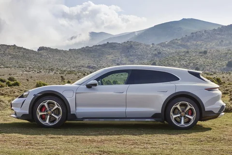 Porsche Taycan 4 Cross Turismo 2021 view 5