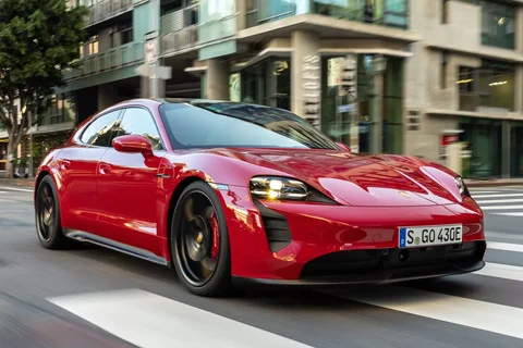 Porsche Taycan Sport Turismo 2022 view 3