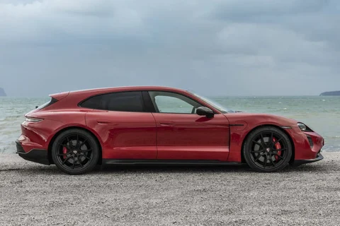 Porsche Taycan Sport Turismo 2022 view 5