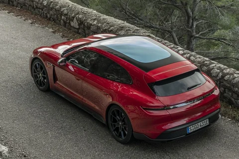 Porsche Taycan Sport Turismo 2022 view 6