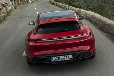 Porsche Taycan Sport Turismo 2022 view 7