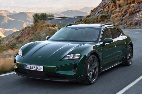 Porsche Taycan 4 Cross Turismo 2024 view 2