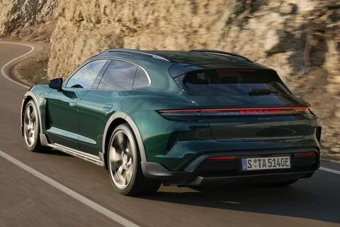 Porsche Taycan 4 Cross Turismo 2024 view 5