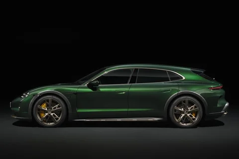Porsche Taycan 4 Cross Turismo 2024 view 6