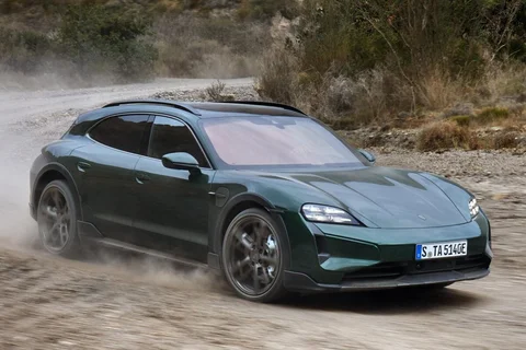 Porsche Taycan 4 Cross Turismo 2024 view 8