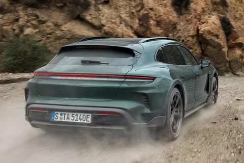 Porsche Taycan 4 Cross Turismo 2024 view 12